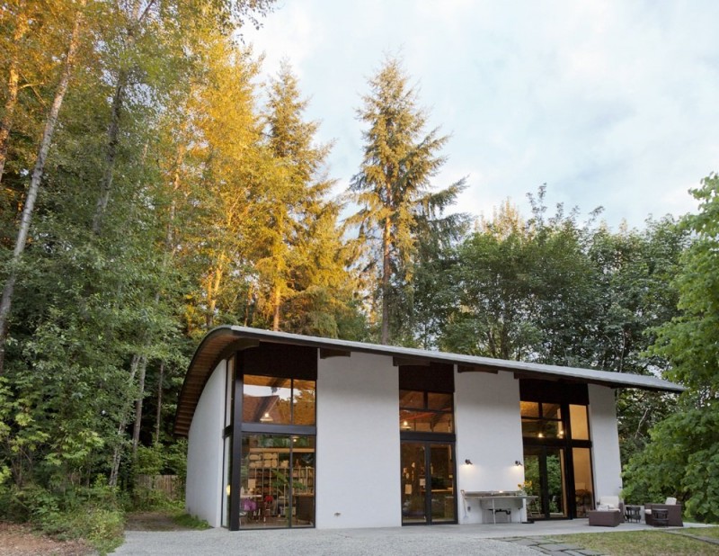 Lust Green The Natural Lust Green Trees Near The Nautilus Studio With White Wall And Wide Glass Walls Under Curve Roof Decoration  Small And Beautiful Home Studio Designed For A Textile Artist