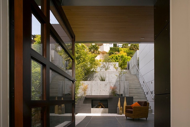 Green Garden In Refreshing Green Garden Growing Naturally In Stunning Berkeley Residence Charles Debbas Architecture Courtyard Dream Homes  Duplex Modern Home Design With Delightful And Danish Interior Ideas