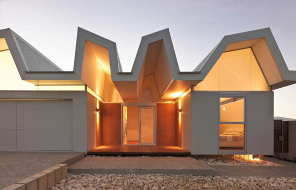 House Entry Warm Sparkling House Entry Enlightened By Warm Lights To Attract People In Visiting Flo House Building Construction Dream Homes  Contemporary Australian Home With Unique Cantilever Roofing And Buildings