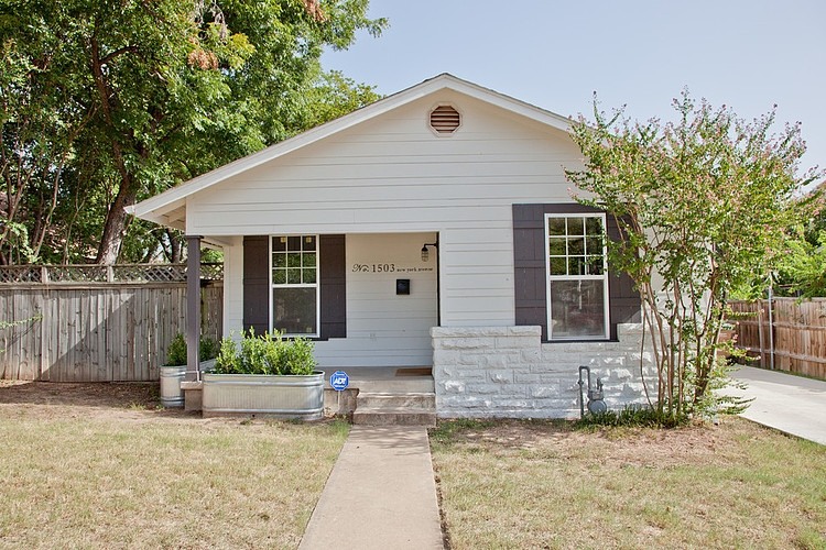 Look Of Austin Traditional Look Of Eclectic Home Austin Texas Facade Featured With Small Terrace And Neat Landscaping Idea Decoration Beautiful And Eclectic House Interior In Unique Vintage Decorations