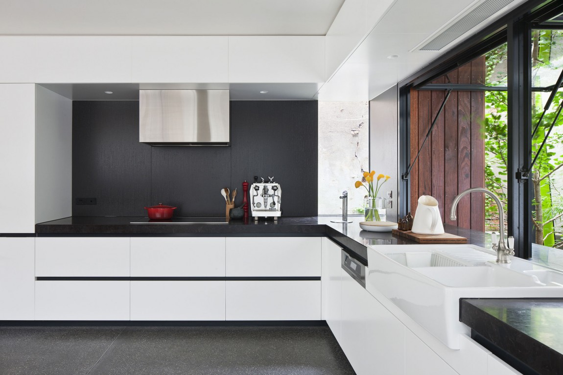 Black And In Trendy Black And White Kitchen In Fancy Fitzroy House Minimalist Kitchen Cabinet Dark Kitchen Backsplash Glossy Range Hood Living Room Bright Contemporary House With Open Plan Living Room Spaces