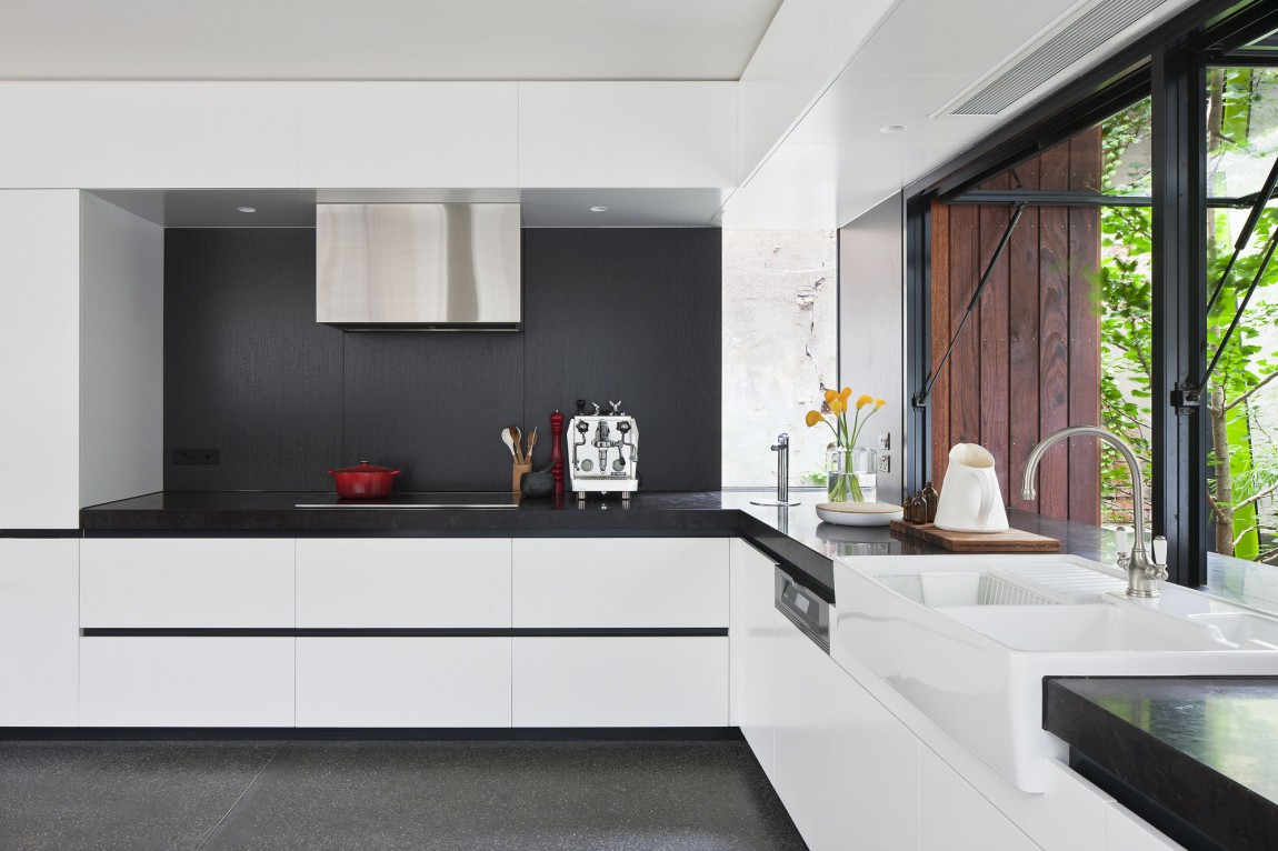 Black And In Trendy Black And White Kitchen In Fancy Fitzroy House Minimalist Kitchen Cabinet Dark Kitchen Backsplash Glossy Range Hood Interior Design Bright Contemporary House With Open Plan Living Room Spaces