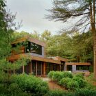 Kettle Hole In Warm Kettle Hole Residence Built In Two Floor Home Design With Open Rooftop Balcony And Lush Vegetation Dream Homes Cantilevered Contemporary Home With Captivating Living Room Spaces (+14 New Images)