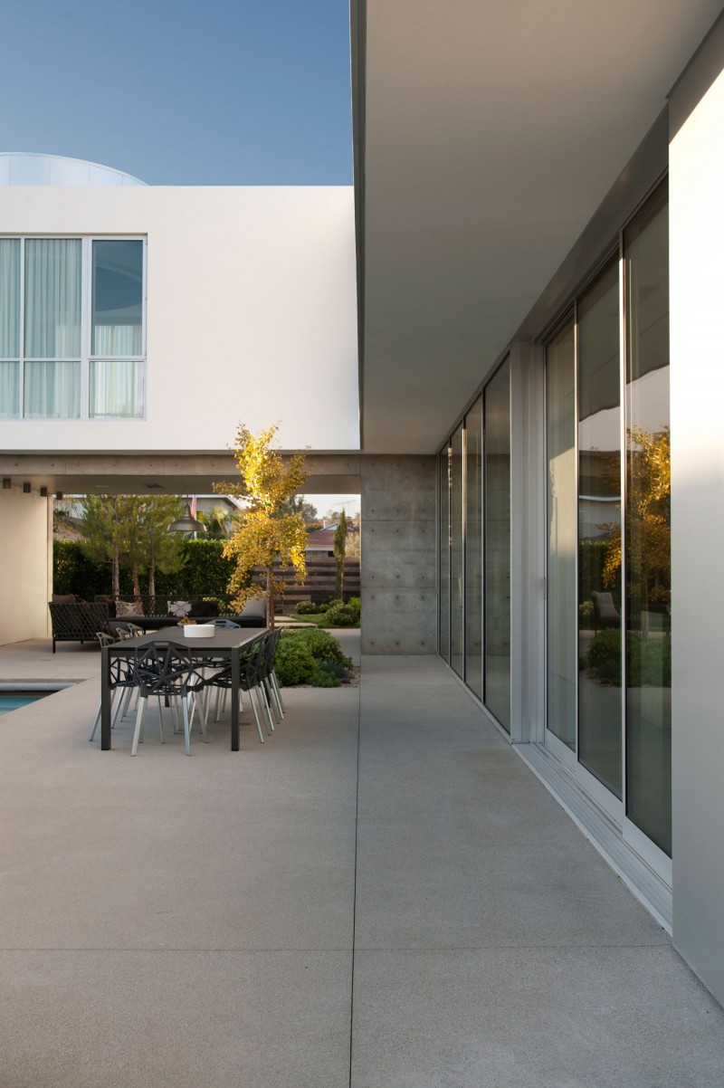 Open Dining The Amazing Open Dining Space In The Modern Family Residence Terrace With Long Table And Dark Chairs Dream Homes Duplex Contemporary Concrete Home With Outdoor Green Gardens For Family