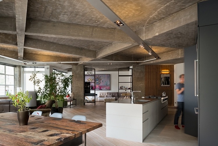 Warner House Design Awesome Warner House Architecture Interior Design With Tiered Ceiling And Wood Floor Open Living Space Idea Dream Homes Chic And Elegant Contemporary House With Exposed Concrete Beams