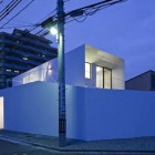 Design Of Style Beautiful Design Of Modern House Style From The Light That Emitted From The Light From Inside The Home Dream Homes Modern Japanese Home With White Exterior Walls And Open Living Rooms