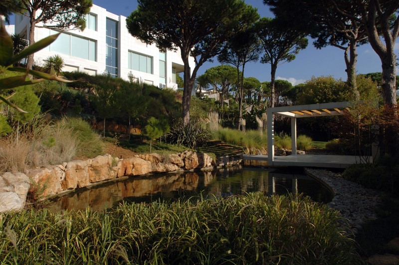 Pond Constructed White Beautiful Pond Constructed Under The White This Is Not A Framed Garden Gazebo Functions As Link Bridge With Cover Dream Homes  Elegant Home Covered By Infinity Swimming Pool And Natural Garden View