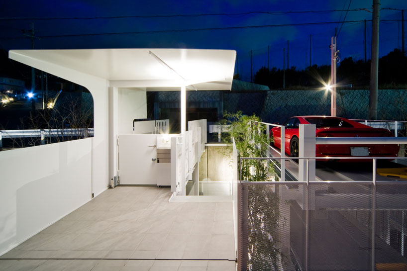 Lighting In Yanagawa Bright Lighting In The Kenji Yanagawa Case Study House Decoration With White Pergola White Fence And Concrete Floor Dream Homes  Stunning Contemporary Hillside Home With Open Garage Concepts