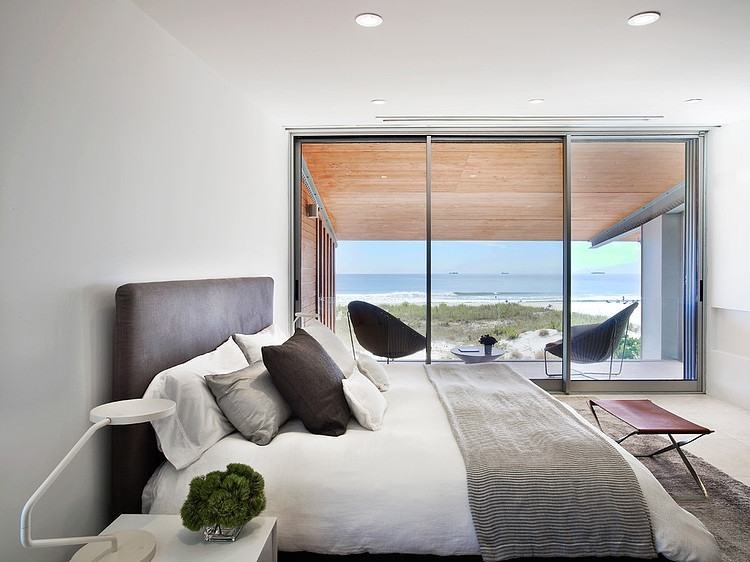 Modern Bedroom Long Chic Modern Bedroom Design In Long Island Beach House With View Through Glass Window Floor To Ceiling Dream Homes  Elegant Contemporary Beach House With Stylish Interior Decorations