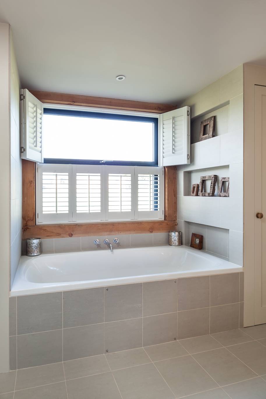 Small Bathroom Allies Chic Small Bathroom Design At Allies Farmhouse Applied Corner Bath Tub Nearby The Window With Double Wall Faucet Dream Homes Stunning Rustic Contemporary Home With Bright Interior Accents