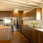 Setting Of Laidlaw Clean Setting Of Fair House Laidlaw Schultz Architects Kitchen Idea Involving Base And Wall Cabinets For Cooking Dream Homes Striking Contemporary Home With Warm Interior And Color Schemes