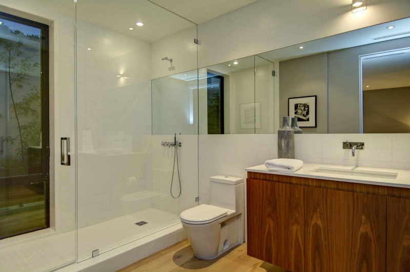 Decorative Bathroom Up Cool Decorative Bathroom Without Bath Up For Spectacular Views Over Los Angeles Installed With White Water Closet And Big Glass Dream Homes Fascinating Contemporary House With Spectacular City Scenery
