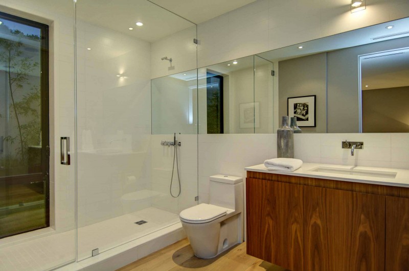 Decorative Bathroom Up Cool Decorative Bathroom Without Bath Up For Spectacular Views Over Los Angeles Installed With White Water Closet And Big Glass Dream Homes Fascinating Contemporary House With Spectacular City Scenery
