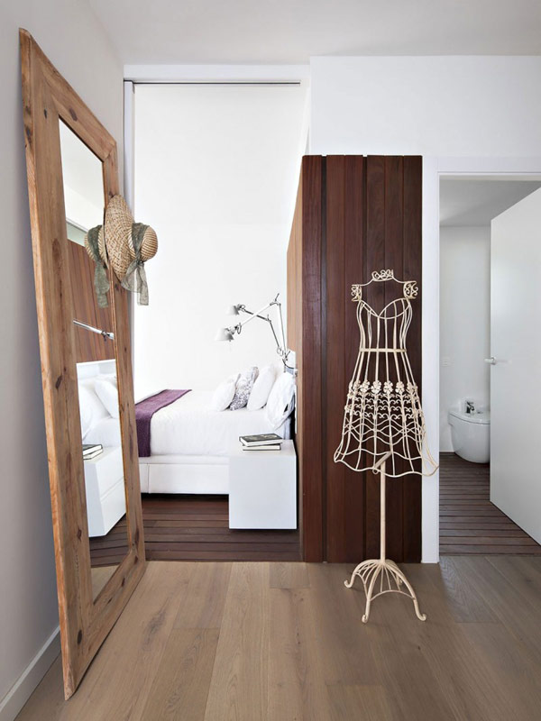 White Contemporary Spain Creative White Contemporary Home In Spain Design Interior With Small Dress Hook Decor In Traditional Style For Inspiration Dream Homes  Bright Home Interior Decoration Using White And Beautiful Wooden Accents