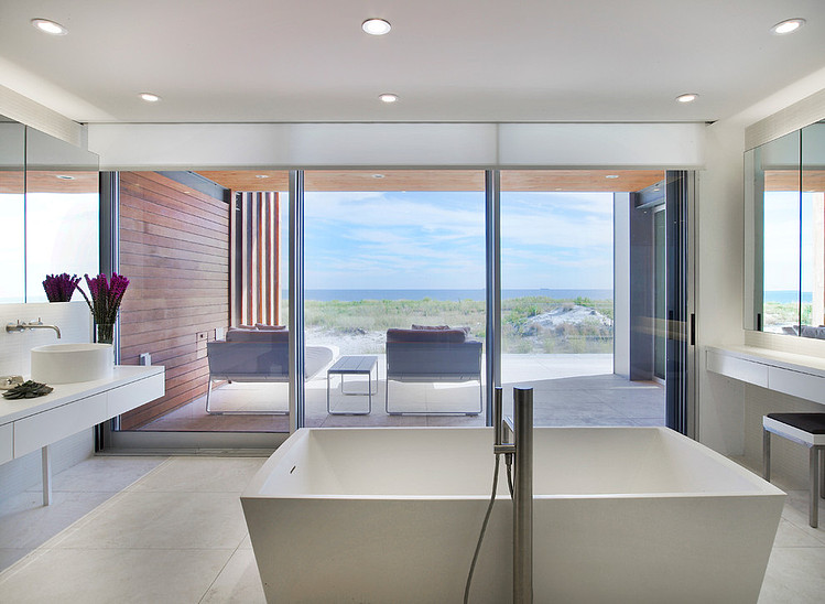 Bathroom Design Island Exquisite Bathroom Design In Long Island Beach House Applied White Bath Tub And Metal Claw Foot Tub Faucet Dream Homes Elegant Contemporary Beach House With Stylish Interior Decorations