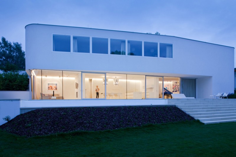 Green Turfs Of Fascinating Green Turfs In Front Of The House L Residence With Stone Patterned Around The Floor And White Painting Decoration Simple Home Design With Transparent Glass Wall And Bright Interiors