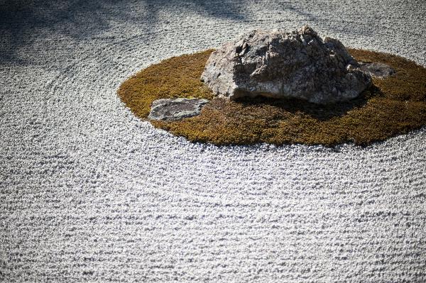 Raked Pabble Area Fresh Raked Pebble Rock Garden Area With Cream And Brown Color That Accompany The Stone Decorating Garden 17 Amazing Garden Design Ideas With Rocks And Stones Appearance