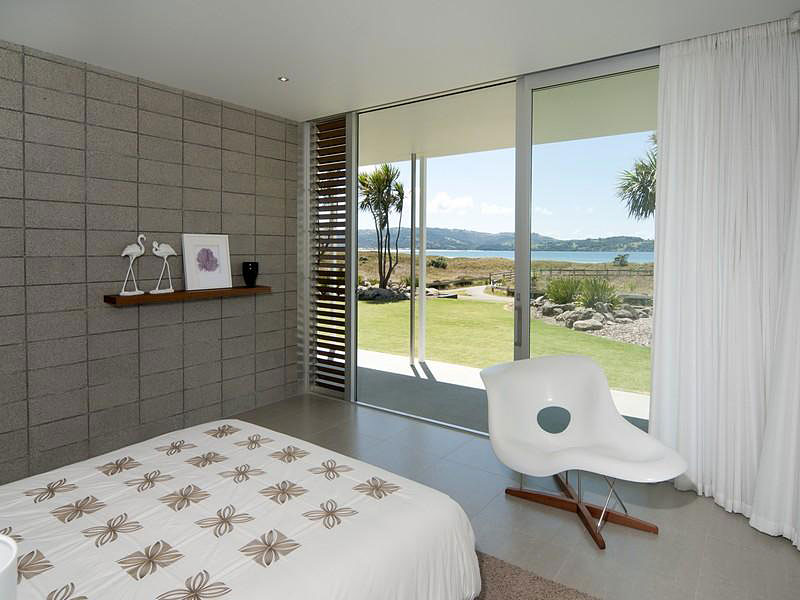 Taumata House Idea Fresh Taumata House Master Bedroom Idea With White Patterned Bedding Overlooking Beach And Green Lawn Dream Homes Natural Minimalist Home In Contemporary And Beautiful Decorations