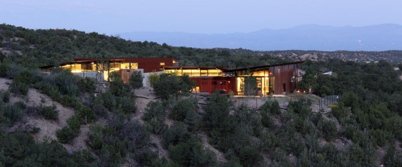 View From Desert Good View From Far Away In Desert House That Planters And Trees Surrounding The Building And Make Fresh The Area Dream Homes Unique Contemporary Rustic Home With Minimalist Design Layout