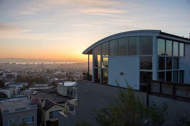 House San Fredman Industrial House San Francisco Susan Fredman Design Group Architecture Overlooking City View By Evening Interior Design Modern Mountain Home With Concrete Exterior And Interior Structure
