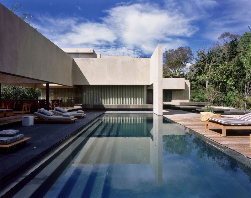 Casa Reforma Pool Inviting Casa Reforma Inground Swimming Pool Idea Constructed With Long Steps And Large Lounge For Sun Bathing Dream Homes Creative And Concrete Contemporary Home With Beautiful Large Bookshelf