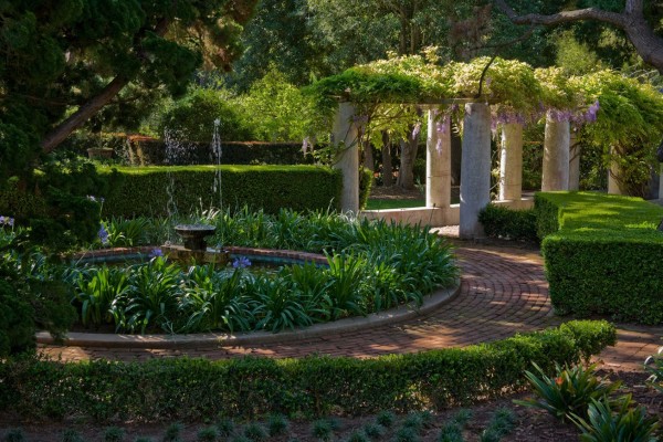 House Garden With Inviting House Garden View Designed With Cool Centerpiece Involving Round Pond With Fountain And Greenery Garden 18 Beautiful Garden Decorations To Make Green Corner Environment