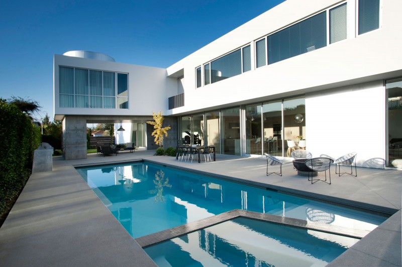 Blue Pool Modern Long Blue Pool In The Modern Family Residence Courtyard With Open Dining Space And Iron Chairs Dream Homes Duplex Contemporary Concrete Home With Outdoor Green Gardens For Family
