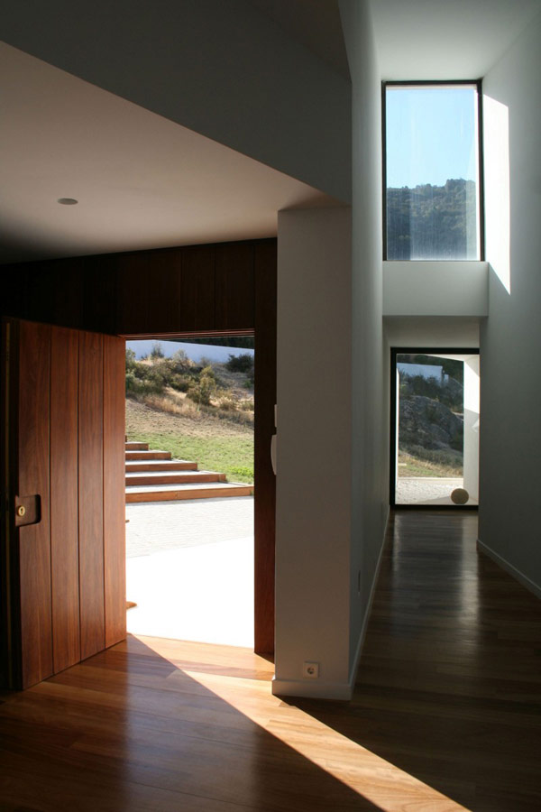 Modern Residence House Marvelous Modern Residence El Viento House Design Interior In Entry Way Used Wooden Flooring And Wooden Door Ideas Architecture Beautiful Mountain Home With Stunning Modern Concrete Construction