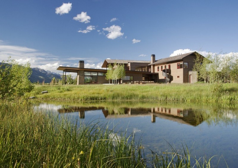 Peaks View Scene Mesmerizing Peaks View With Natural Scene By Grass On Turfs Outside House Beautified With Cool Atmosphere At Blue Skies Architecture Beautiful Contemporary Home With Outdoor Dining Room And Semi-Open Terrace