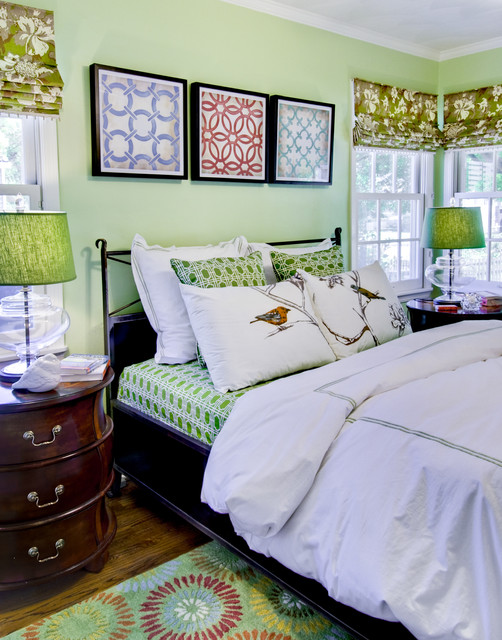 Traditional Green In Mesmerizing Traditional Green Bedroom Ideas In Light Green Painting Furnished Wooden Bed And Red Yellow Green Carpet Bedroom 20 Wonderful Green Bedroom Ideas With Suite Bed Cover Appearances