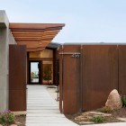 Fair House Architects Minimalist Fair House Laidlaw Schultz Architects Facade Entrance Way With Wooden Door Panel And Neat Pathway Dream Homes Striking Contemporary Home With Warm Interior And Color Schemes