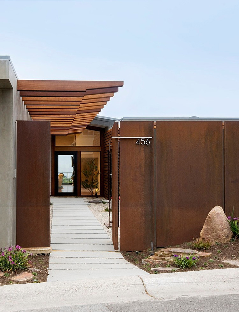 Fair House Architects Minimalist Fair House Laidlaw Schultz Architects Facade Entrance Way With Wooden Door Panel And Neat Pathway Dream Homes  Striking Contemporary Home With Warm Interior And Color Schemes