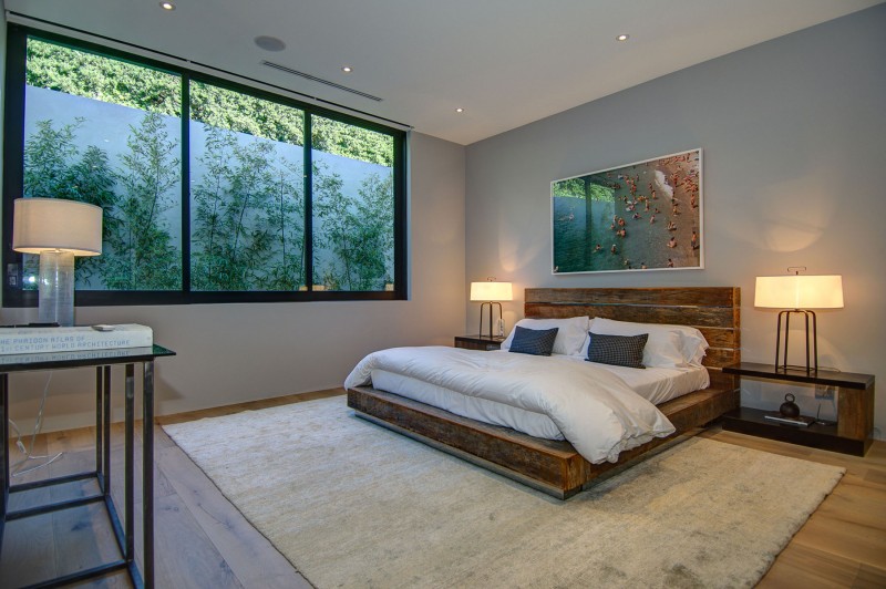 Wooden Striped Spectacular Outstanding Wooden Striped Bed For Spectacular Views Over Los Angeles In Bedroom With White Carpet And Nature Mural And Iron Desk Dream Homes  Fascinating Contemporary House With Spectacular City Scenery