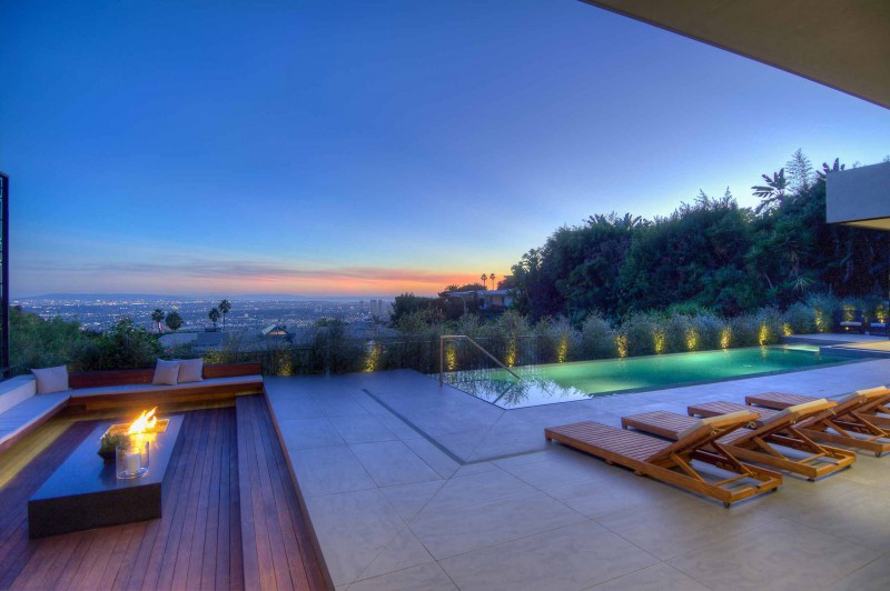 View Outside Spectacular Refreshing View Outside Home For Spectacular Views Over Los Angeles In The Night Completed With Decorative Lounge And Fireplace Desk Dream Homes Fascinating Contemporary House With Spectacular City Scenery