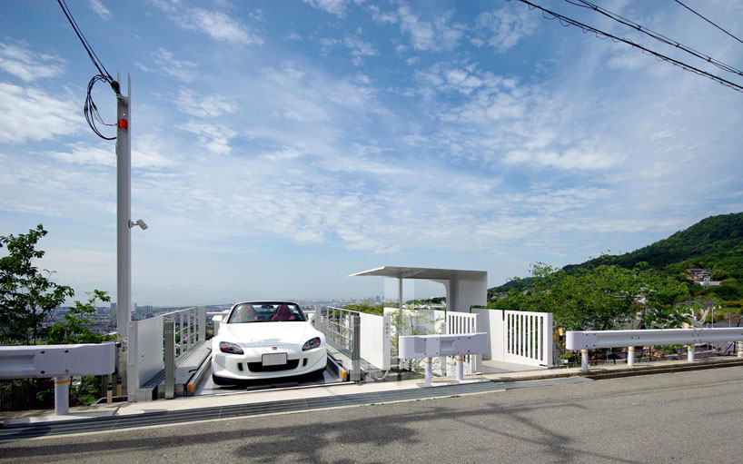 Kenji Yanagawa House Sensational Kenji Yanagawa Case Study House With Splendid Mountainous View Strategic Parking Area With White Railing White Canopy Dream Homes Stunning Contemporary Hillside Home With Open Garage Concepts