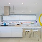 Kitchen Design Island Sleek Kitchen Design In Long Island Beach House With White Cabinet And Kitchen Island Also Metal Range Hood Dream Homes Elegant Contemporary Beach House With Stylish Interior Decorations (+14 New Images)