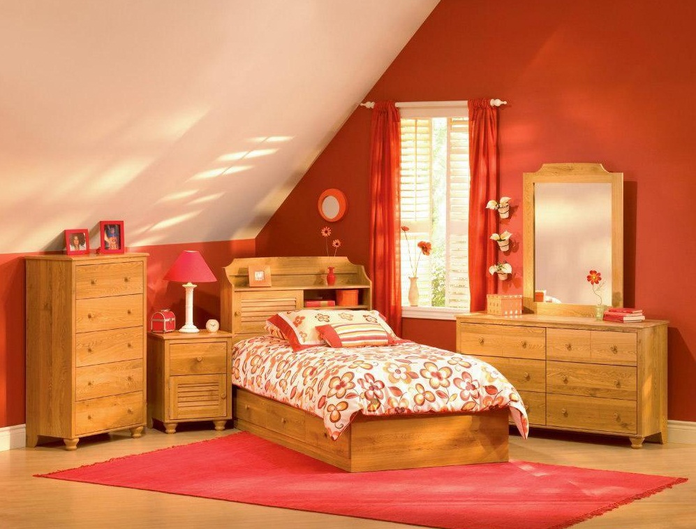 Bedroom Decorating Floral Small Bedroom Decorating With Orange Floral Duvet Cover For Young Adults And Simple Wooden Furniture Also Charming Red Wall Paintings Bedroom  27 Enchanting And Awesome Bedroom Ideas For Young Adults