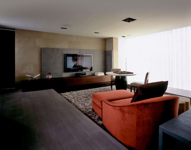 Casa Reforma Idea Spacious Casa Reforma TV Room Idea With Red Velvet Chaise A Narrow Table Set And Long TV Stand With Flat TV Dream Homes  Creative And Concrete Contemporary Home With Beautiful Large Bookshelf