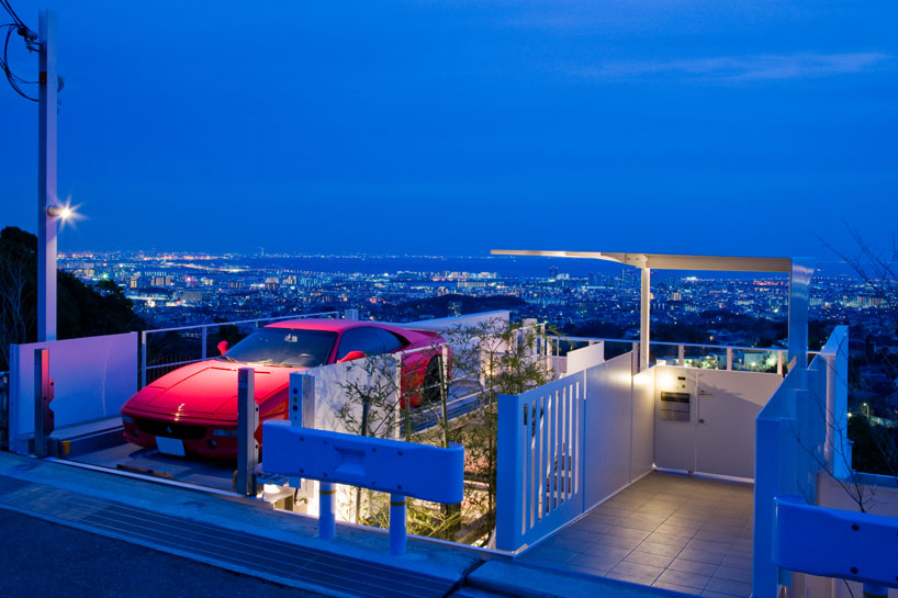 Kenji Yanagawa House Spectacular Kenji Yanagawa Case Study House With Modern White Canopy Fancy Greenery On White Metallic Railing Lovely Town Overlooking Beautiful Mountain Dream Homes Stunning Contemporary Hillside Home With Open Garage Concepts