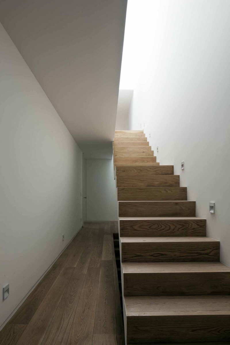 Wood Staircase In Steep Wood Staircase Without Railing In Lavish Modern Style Cerrada Reforma 108 Clean White Painted Wall Warm Wood Floor Dream Homes Dramatic Home Decoration With Black Painted Exterior Walls