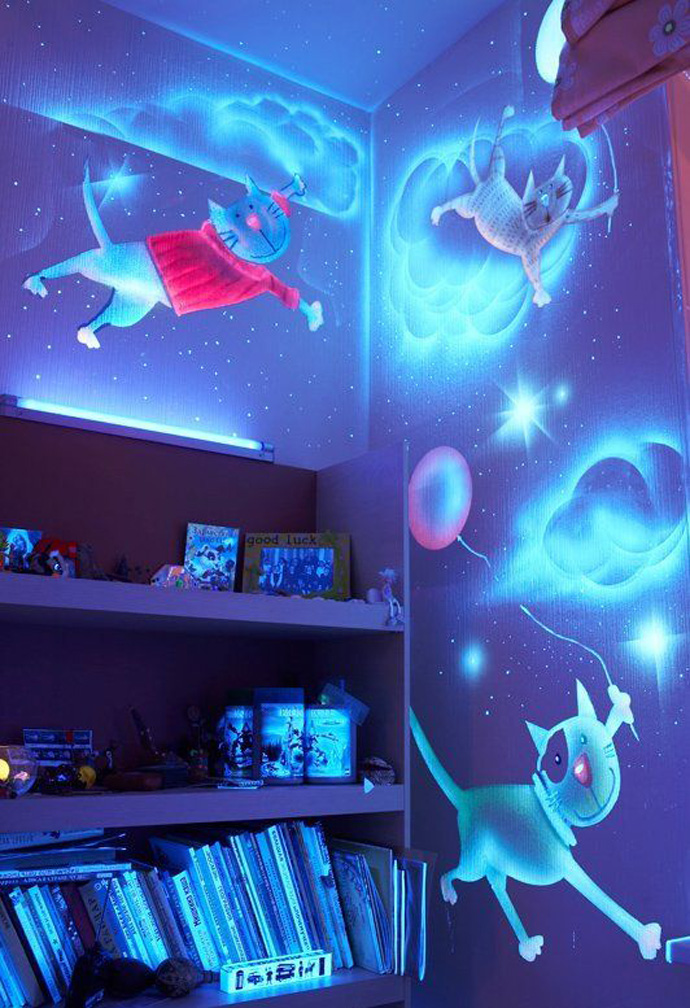 View Of In Surprising View Of Cats Glow In The Dark Decal Seen With Lights Turned Off Inside Home Bedroom For Kids By Night Bedroom Stunning Bedroom Decoration With Glow In The Dark Paint Colors