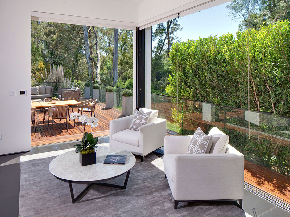 Perfectly Elegant Hills Trendy Perfectly Elegant In Beverly Hills House Private Living Room With White Chairs Coupled With Round Table Dream Homes Charming Modern Interior Applied For Luxurious White Home Designs