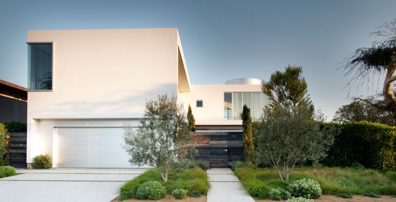 White Garage Modern Wide White Garage Door In Modern Family Residence Facade With Grey Gate And White Wall Near Green Plantations Dream Homes Duplex Contemporary Concrete Home With Outdoor Green Gardens For Family