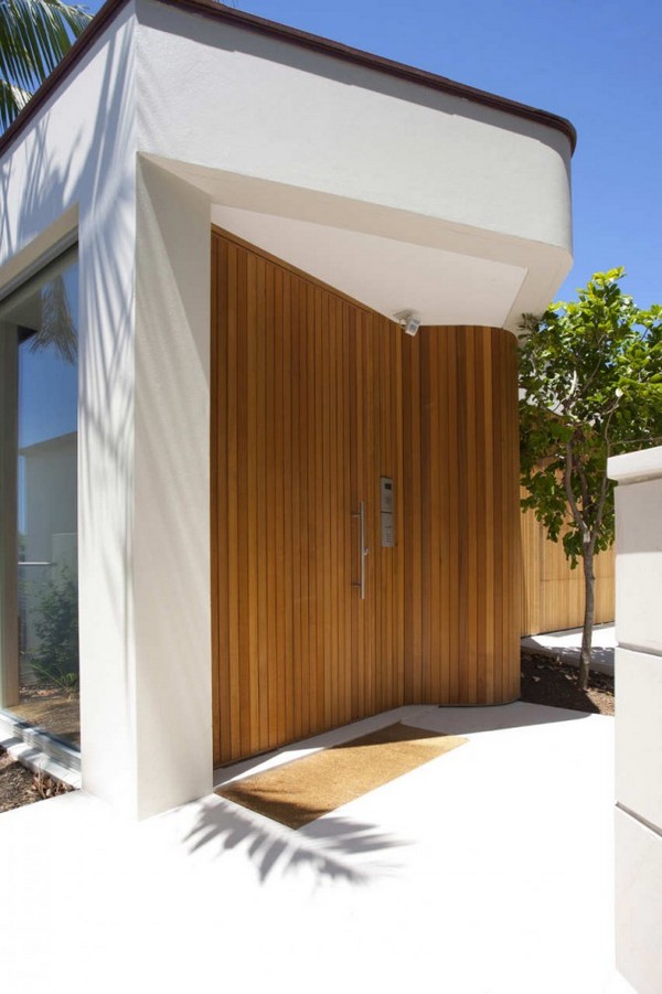 Garage Door Point Wooden Garage Door Of Fascinating Point Piper House Presenting Brown Color Scheme In The Front Yard Interior Design Marvelous Modern Home With Stunning Exterior And Swimming Pools