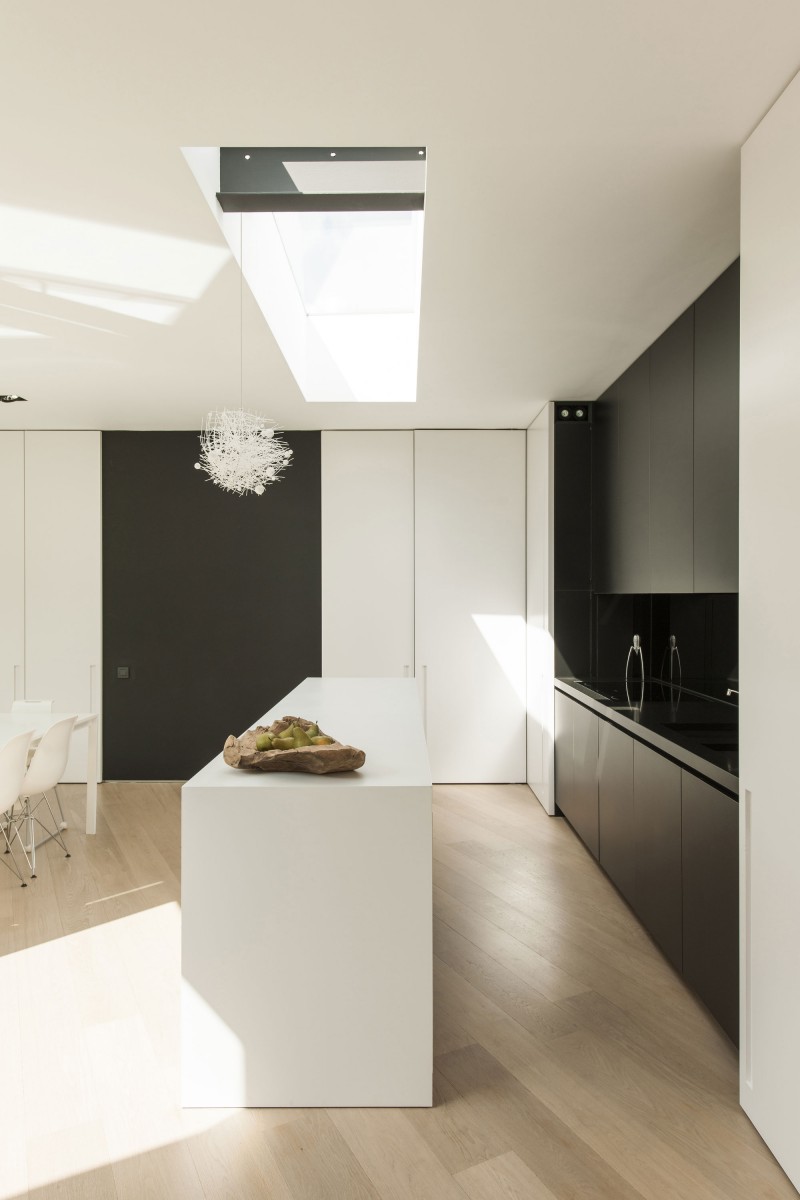 Pendant Light Kitchen Splendid Pendant Light Innovative White Kitchen Island Wood Floor Black Kitchen Cabinet Stylish White Dining Set Dream Homes Stunning Contemporary House With Bright Black And White Colors