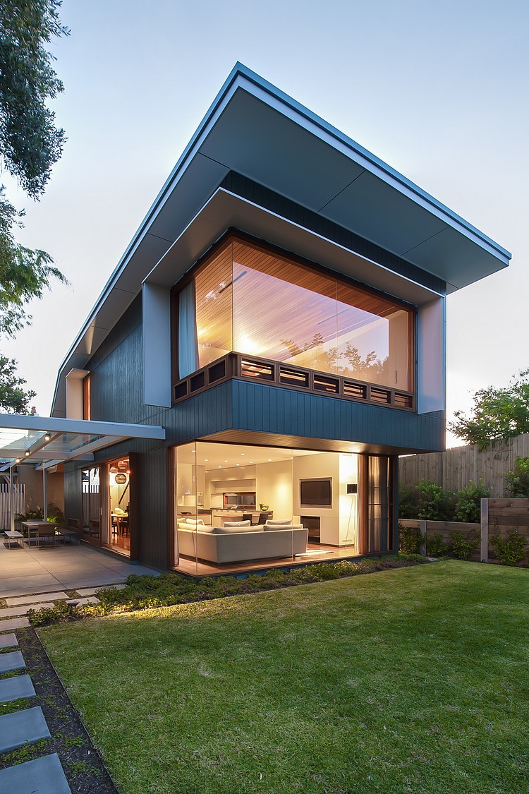 Modern House With Stunning Modern House Exterior Design With Green Lawn At The Courtyard Also Concrete Pathway Ideas Architecture  Sleek And Bright Contemporary Home With Cool Glass-Roofed Pergola