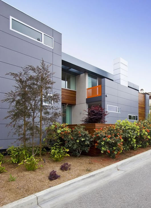 Flowers And In Terrific Flowers And Plants Planted In Narrow Garden In Long Shape Design Behind The Kuhlhaus Home Architecture Bright Modern Minimalist Home Inspired By Delightful Interior Atmosphere