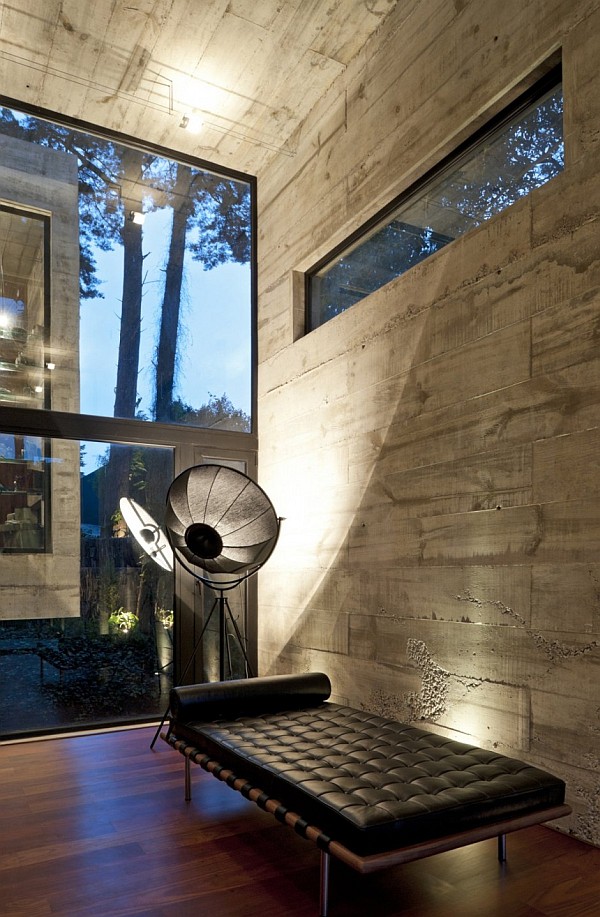 Corallo House Arquitectura Warm Corallo House By Paz Arquitectura Interior Surrounded By Concrete Wall And Ceiling Enhanced With Transparency Architecture  Natural Concrete Home With Wooden Floor And Glass Skylight