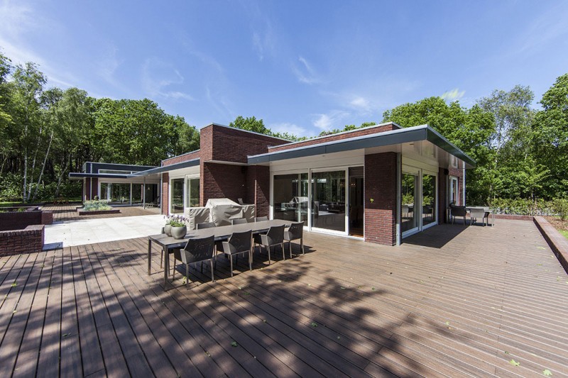 Outdoor Living Of Amazing Outdoor Living Space Design Of Villa In The Dunes With Light Brown Wooden Floor And Several Chairs Dream Homes  Cozy And Bright Modern Home Surrounded By Lush Forest Views