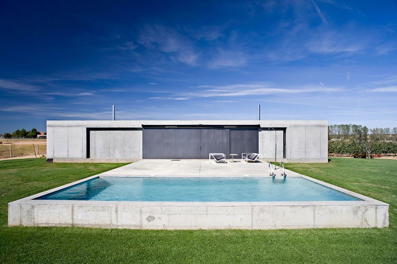 Swimming Pool Backyard Beautiful Swimming Pool In The Backyard Give Fresh Nuance To The Anton House And Increase The Elegance Of Room Interior Design Dream Homes Rectangular Concrete Home With Swimming Pool And Natural Elements